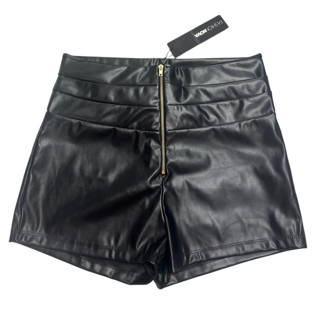 🖤 Fashion Nova Black Faux Leather High Waist Zip Front Shorts NWT 🤍 Size M ✨